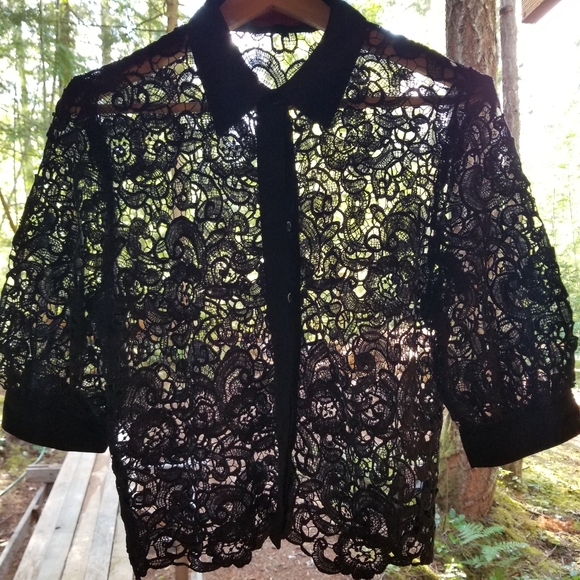 Small ladies Fashion Top Shirt Flower Net Mesh Pattern Black button Signature 8 - Picture 7 of 9